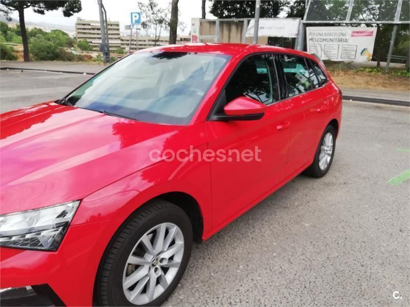 Rojo Usado 2021 Skoda Scala Ambition Utilitario | 15.000 € (Precio justo) - Imagen 1/4