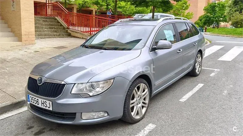 Begagnad Skoda Superb Exclusive 170 HK (125 kW) 2013 Grå Kombi