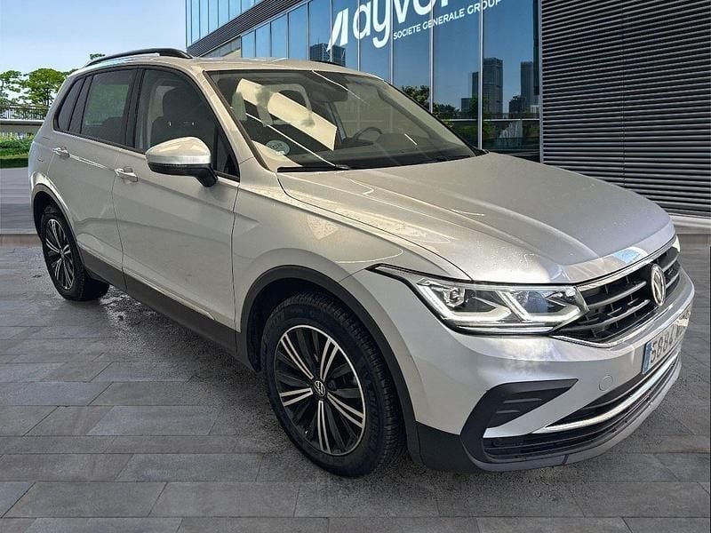 Usado VW Tiguan Life 150 CV (110 kW) 2023 Gris SUV