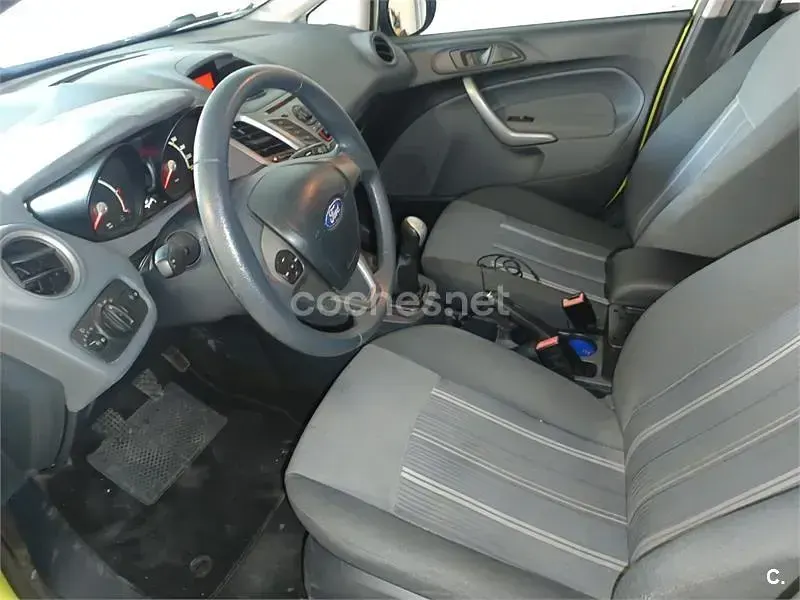 Usado Ford Fiesta Trend 68 CV (50 kW) 2008 Naranja Utilitario