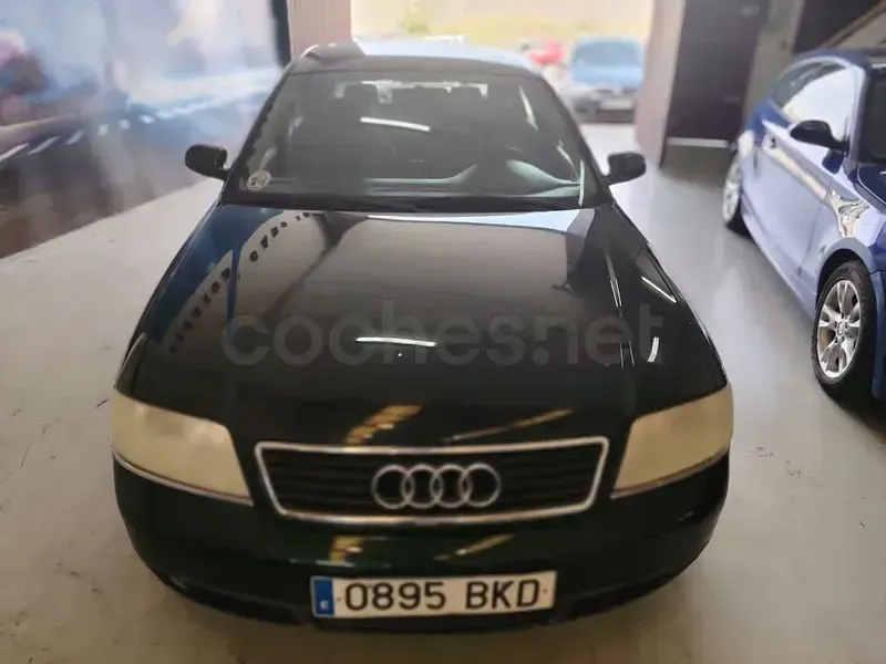 Usado Audi A6 Premium 170 CV (125 kW) 2001 Verde Berlina