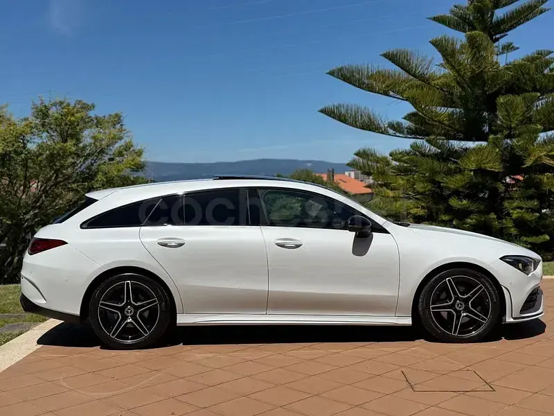 Usado Mercedes CLA220 Shooting Brake 190 CV (139 kW) 2021 Blanco Familiar