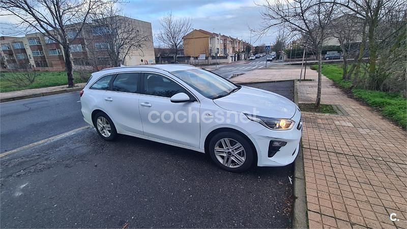 Usado Kia Ceed 120 CV (88 kW) 2021 Blanco Utilitario