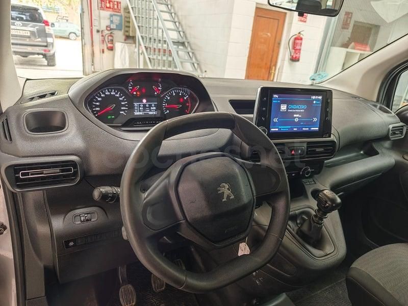 Usado Peugeot Rifter Active 100 CV (73 kW) 2021 Gris / plata Monovolumen