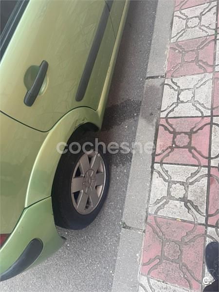 Usado Citroën C3 70 CV (51 kW) 2002 Verde Utilitario