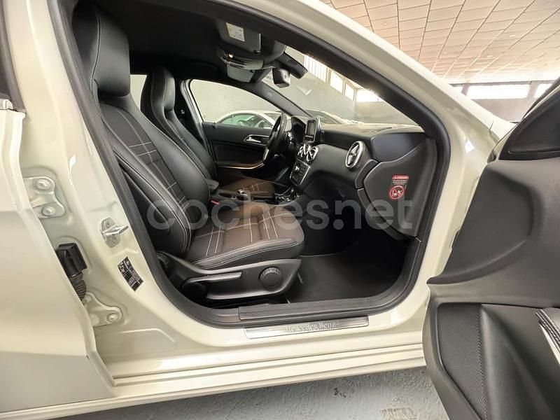 Usado Mercedes A180 AMG line 109 CV (80 kW) 2013 Blanco Berlina