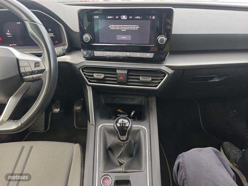 Usado Seat Leon Style 115 CV (84 kW) 2021 Blanco Familiar