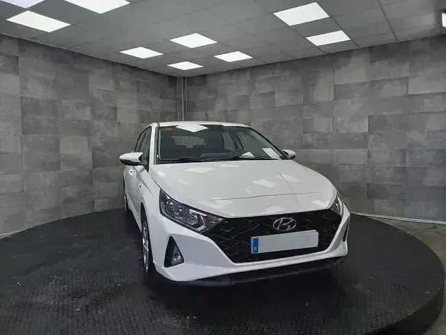 Usado Hyundai i20 101 CV (74 kW) 2021 Blanco Utilitario