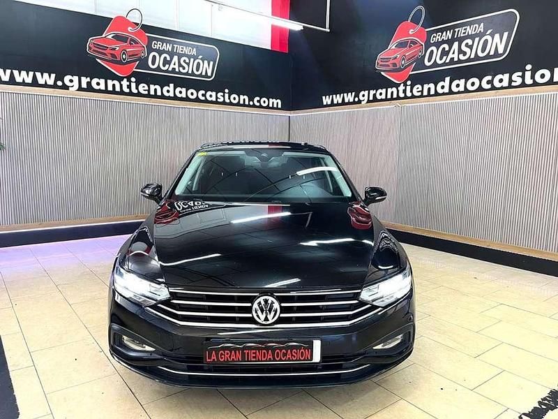 Usado VW Passat Executive 120 CV (88 kW) 2020 Negro Familiar