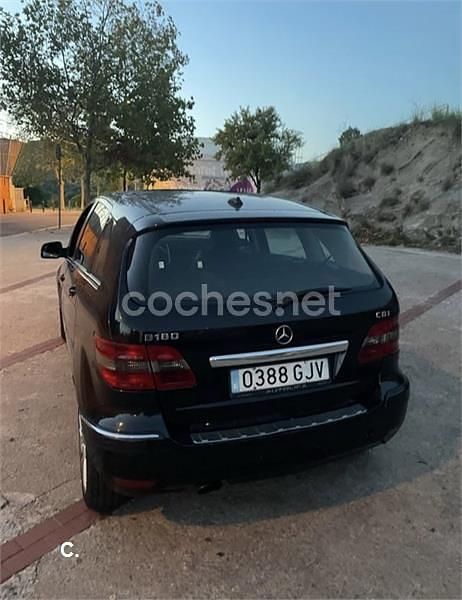 Usado Mercedes B180 109 CV (80 kW) 2008 Negro Monovolumen