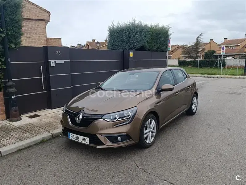 Usado Renault Mégane Intens 110 CV (80 kW) 2016 Marrón Berlina