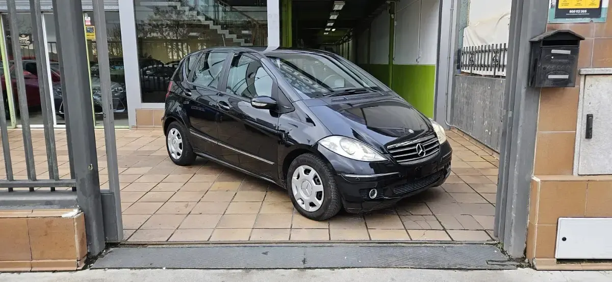 Usado Mercedes A180 109 CV (80 kW) 2008 Negro