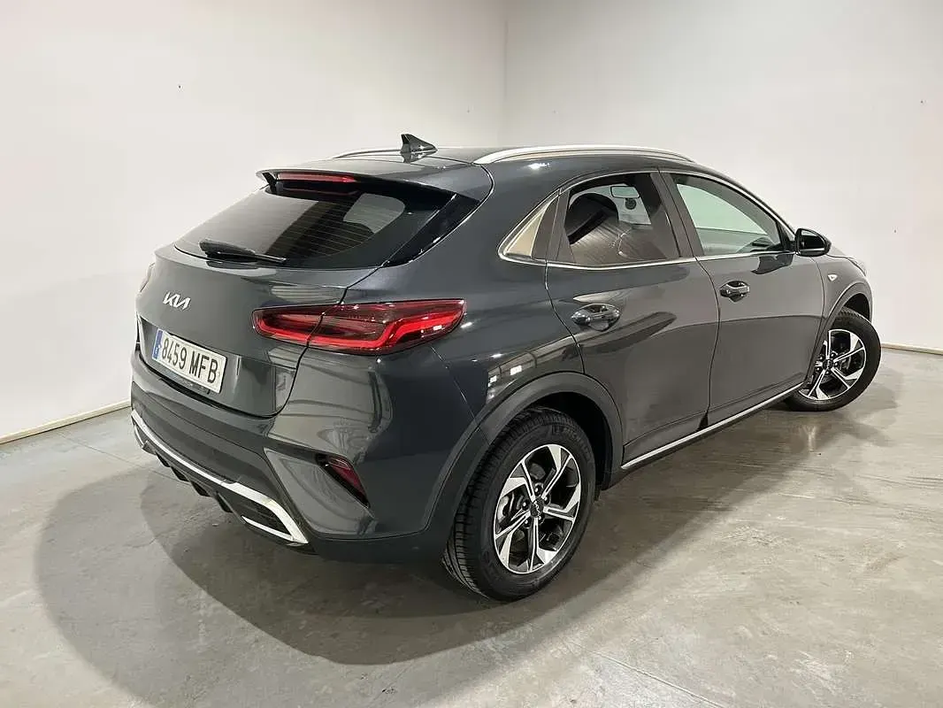 Usado Kia XCeed 120 CV (88 kW) 2023 Gris SUV