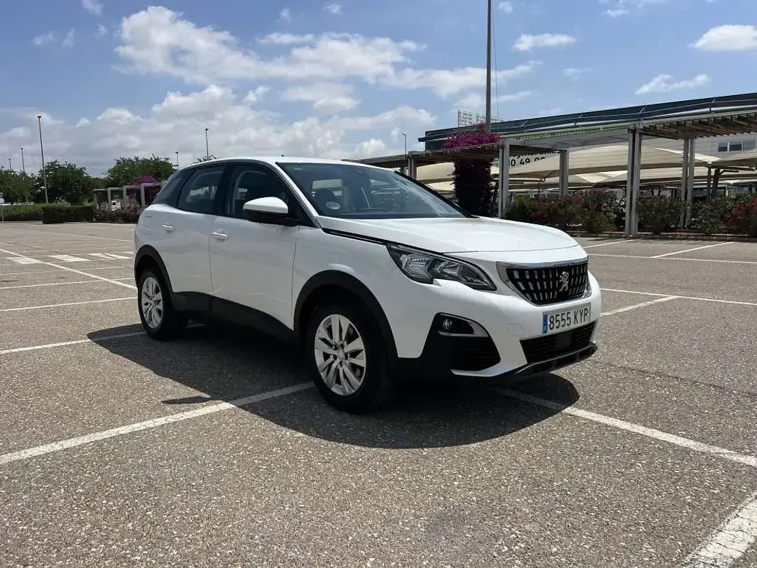 Usado Peugeot 3008 Active 131 CV (96 kW) 2019 Blanco SUV