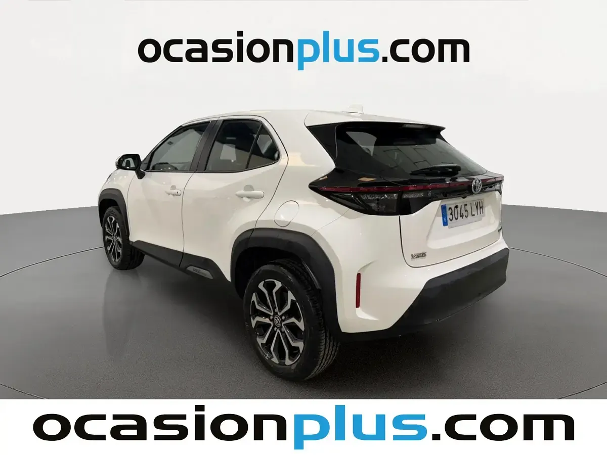 Usado Toyota Yaris Hybrid Active 116 CV (85 kW) 2022 Blanco SUV