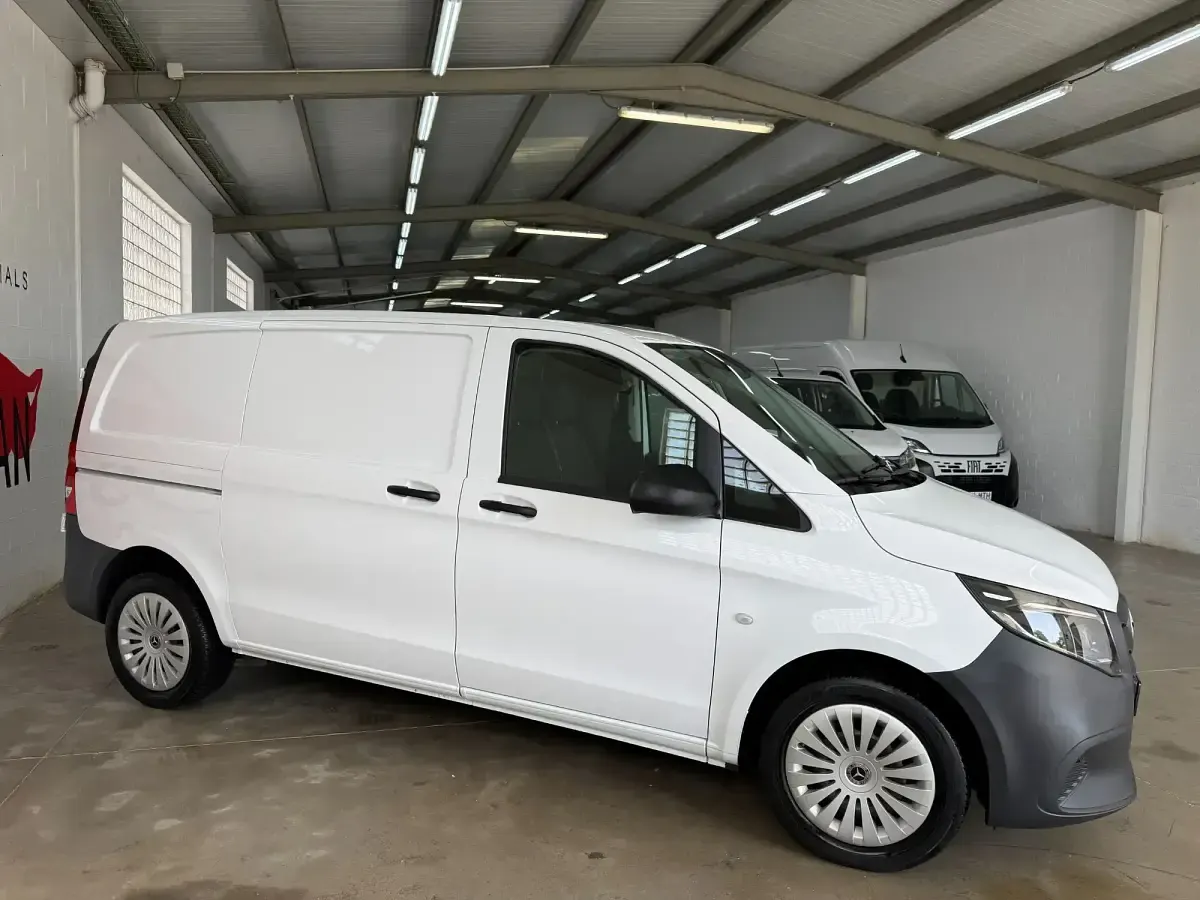 Usado Mercedes Vito 136 CV (100 kW) 2024 Blanco Van