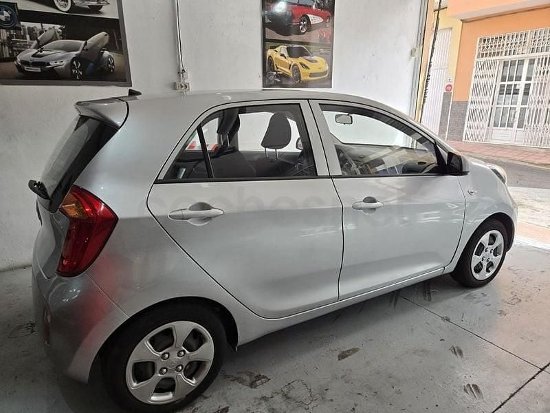Usado Kia Picanto 66 CV (48 kW) 2015 Gris / plata Utilitario