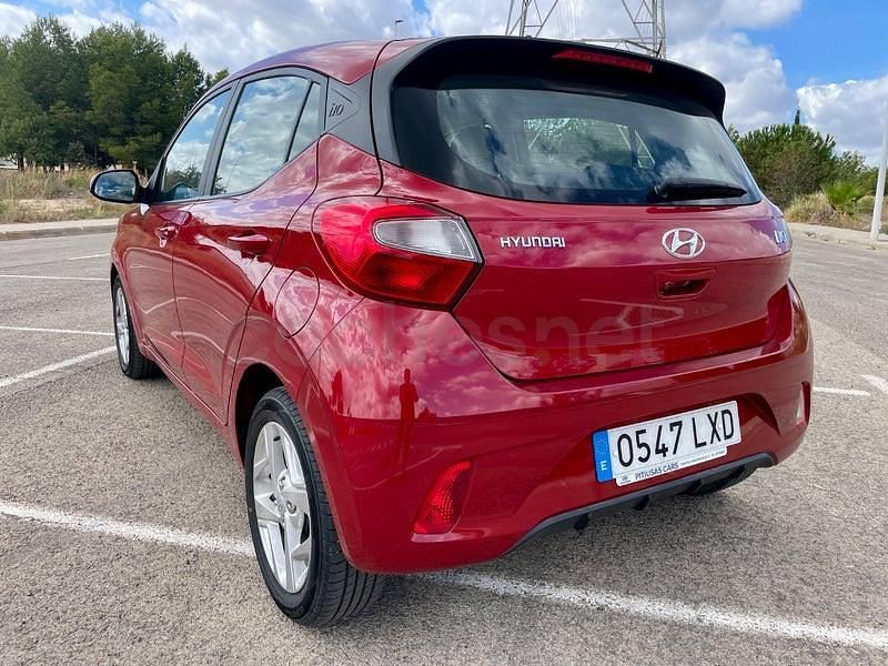 Usado Hyundai i10 84 CV (61 kW) 2021 Rojo Utilitario