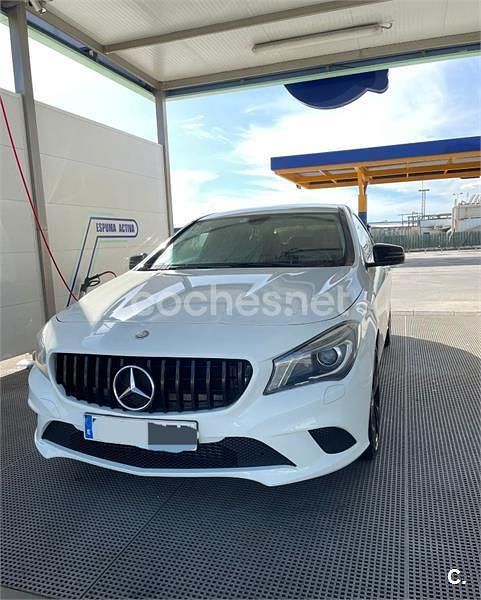 Usado Mercedes CLA200 136 CV (100 kW) 2014 Blanco Berlina