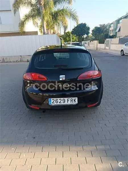 Usado Seat Leon Reference 102 CV (75 kW) 2007 Negro Utilitario