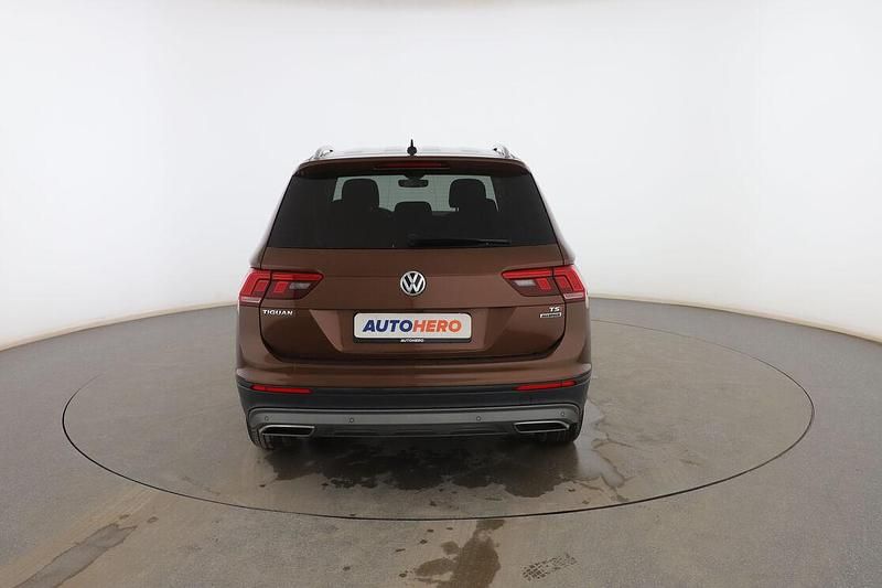 Usado VW Tiguan Allspace Advance 150 CV (110 kW) 2018 Marrón SUV