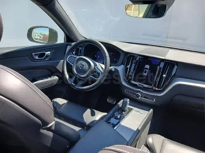 Usado Volvo XC60 R-Design 197 CV (144 kW) 2022 Negro SUV
