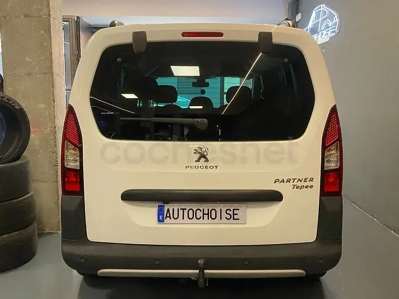 Usado Peugeot Partner Tepee Outdoor 120 CV (88 kW) 2018 Blanco Monovolumen