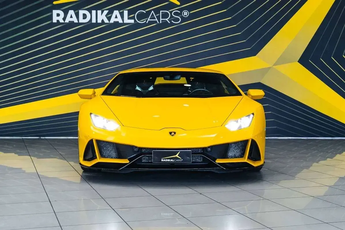 Usado Lamborghini Huracán 640 CV (470 kW) 2022 Amarillo Coupe