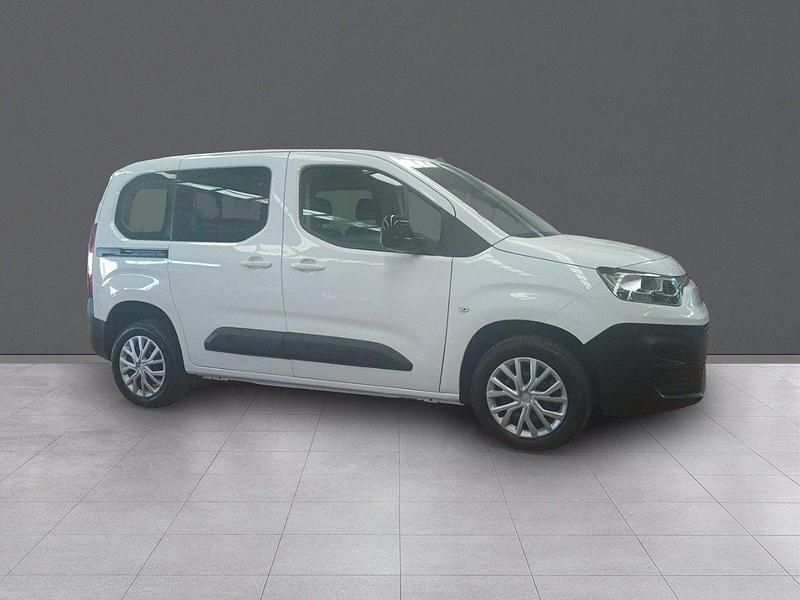 Usado Fiat Doblò 102 CV (75 kW) 2024 Blanco Monovolumen