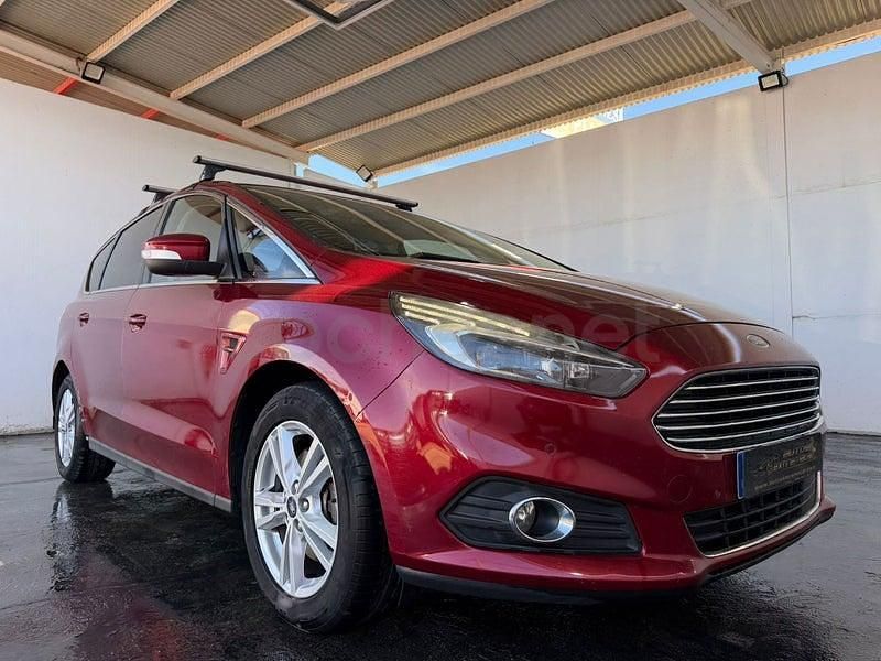 Usado Ford S-MAX Trend 150 CV (110 kW) 2017 Rojo Monovolumen