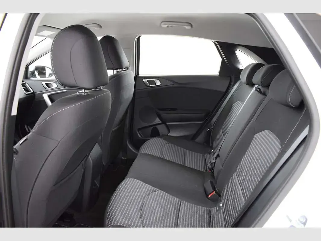 Usado Kia Ceed 101 CV (74 kW) 2025 Blanco Utilitario