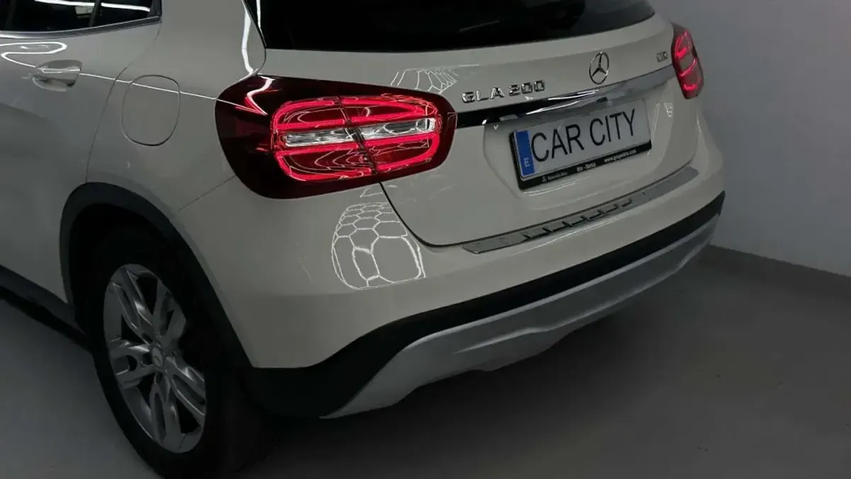 Usado Mercedes GLA200 Urban 136 CV (100 kW) 2015 Blanco SUV
