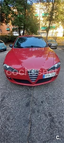 Rojo Usado 2005 Alfa Romeo 147 Utilitario | 3500 € (Precio justo) - Imagen 1/4