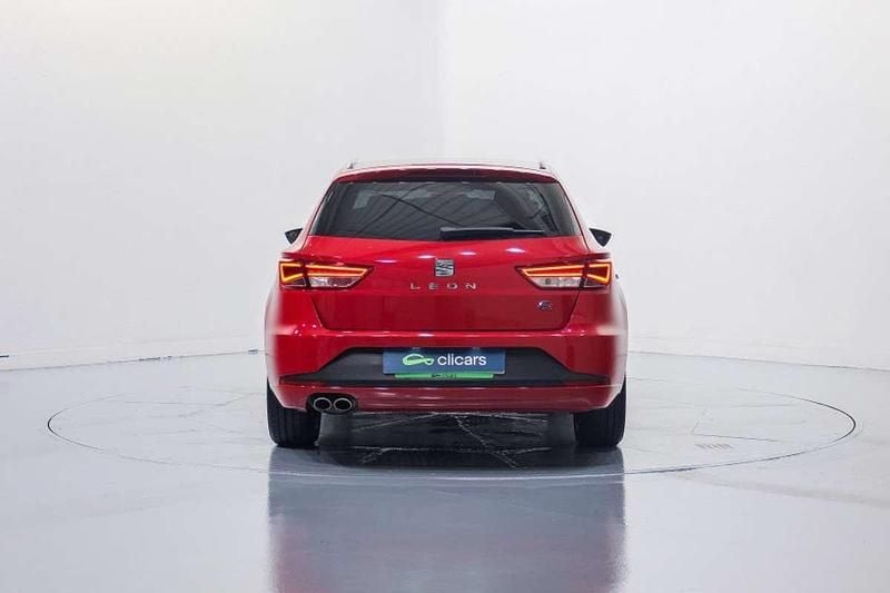 Usado Seat Leon ST FR 150 CV (110 kW) 2015 Rojo Familiar