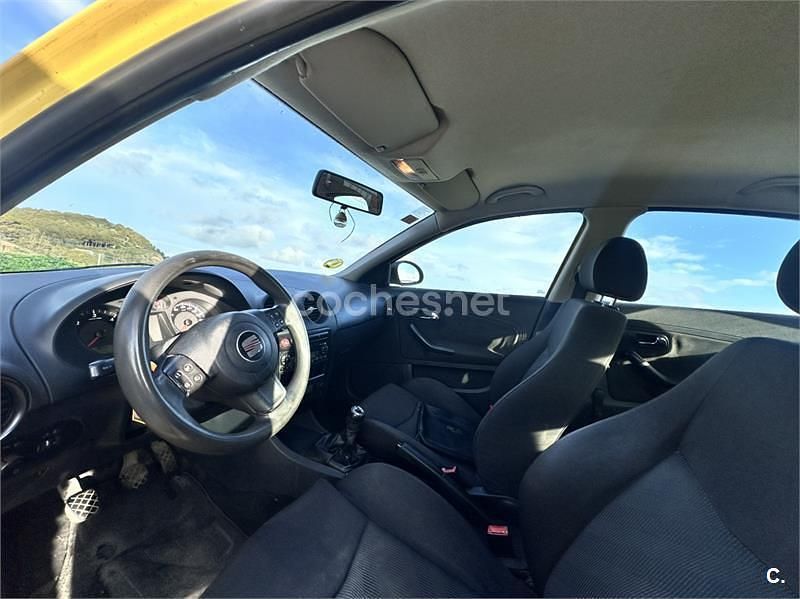 Usado Seat Ibiza 100 CV (73 kW) 2005 Amarillo Utilitario