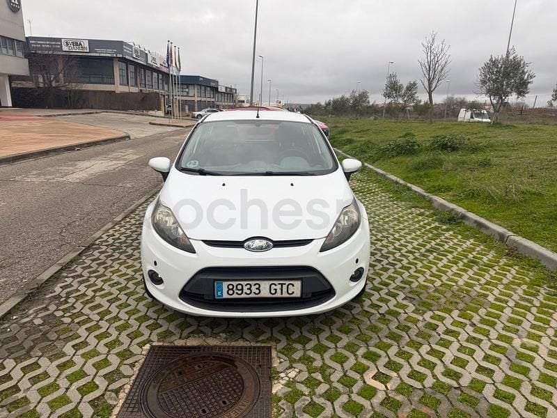 Usado Ford Fiesta Trend 95 CV (69 kW) 2010 Blanco Utilitario