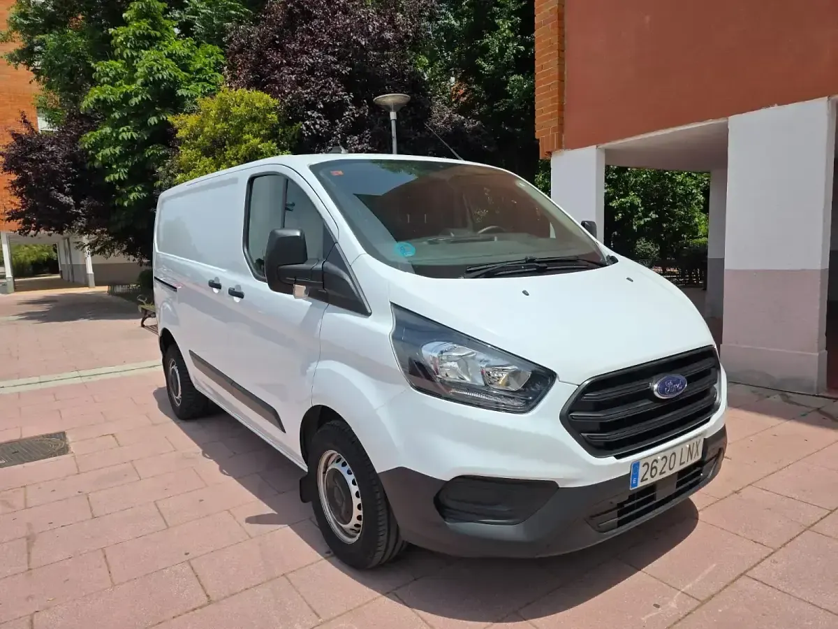 Begagnad Ford Transit Custom Trend 105 HK (77 kW) 2021 Vit Van