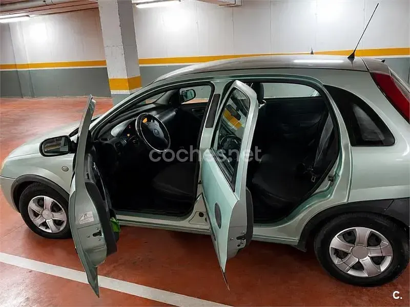Usado Opel Corsa Edition 65 CV (47 kW) 2001 Verde Utilitario