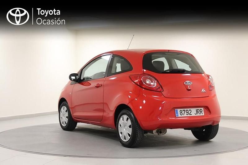Usado Ford Ka Trend 70 CV (51 kW) 2016 Rojo Utilitario