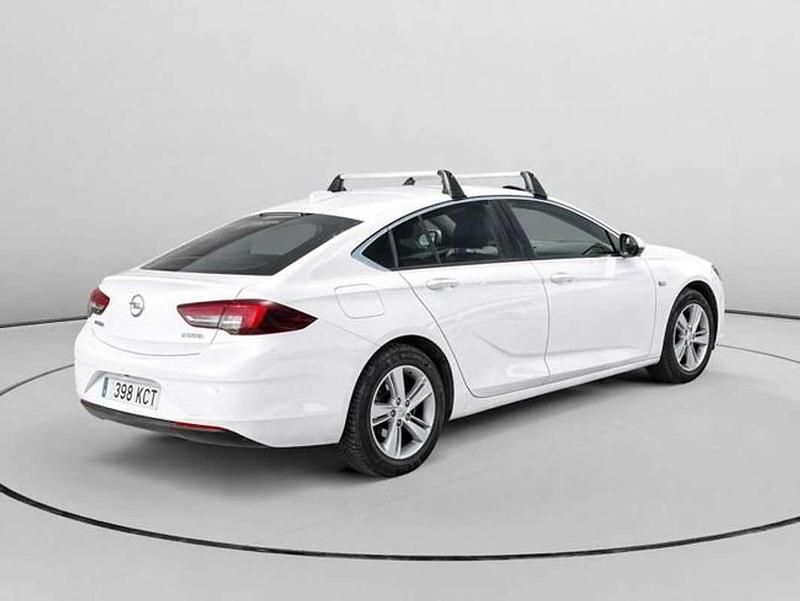 Usado Opel Insignia Selective 140 CV (102 kW) 2017 Blanco Berlina