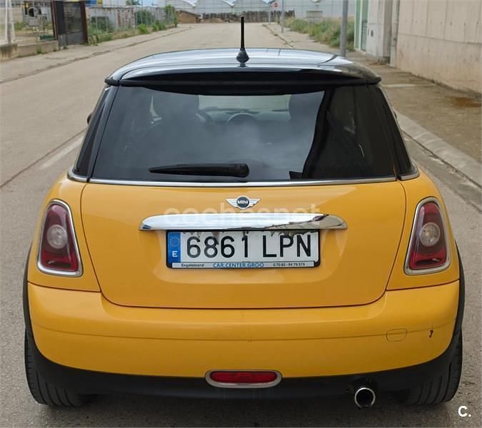 Usado Mini Cooper 120 CV (88 kW) 2009 Amarillo Utilitario