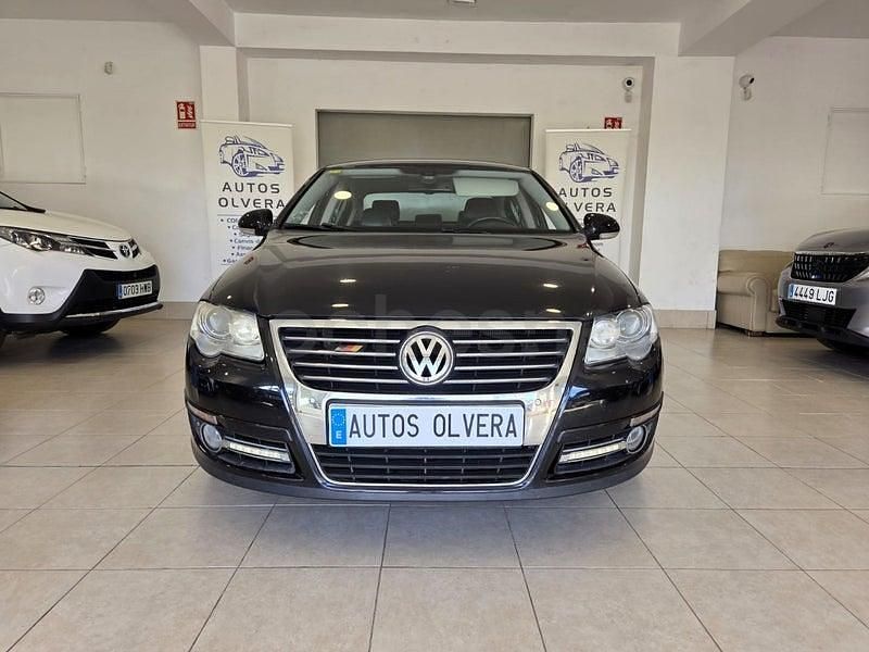 Usado VW Passat Individual 140 CV (102 kW) 2007 Negro Berlina