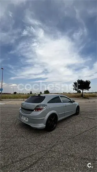 Usado Opel Astra GTC Sport 150 CV (110 kW) 2006 Gris / plata Berlina