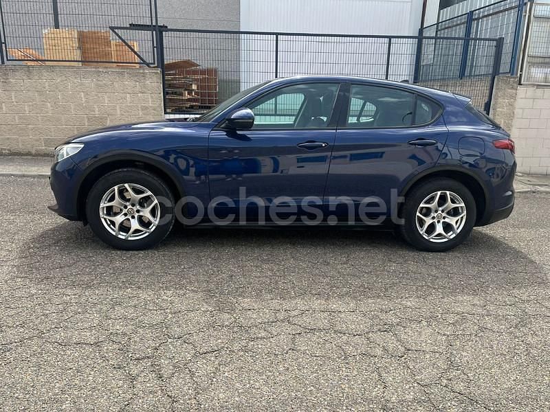 Usado Alfa Romeo Stelvio Executive 210 CV (154 kW) 2018 Violeta / lila SUV