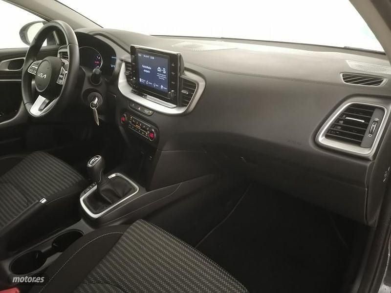 Negro Nuevo 2024 Kia Ceed Berlina | 19.740 € (Precio justo) - Imagen 1/2