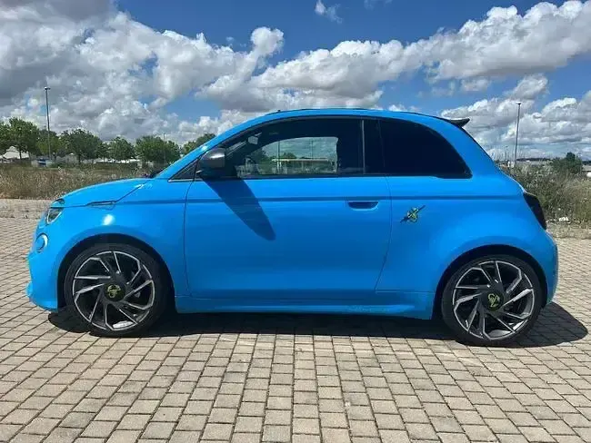 Usado Abarth 500e 113 kW (154 CV) 2023 Azul Utilitario