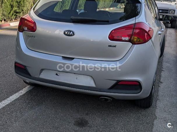 Usado Kia Ceed GT 90 HP (66 kW) 2013 Cinzento Sedan
