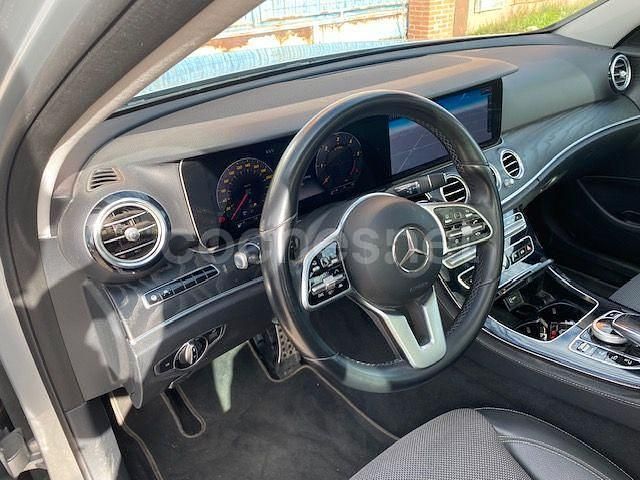 Usado Mercedes E300 306 CV (225 kW) 2019 Gris / plata Berlina