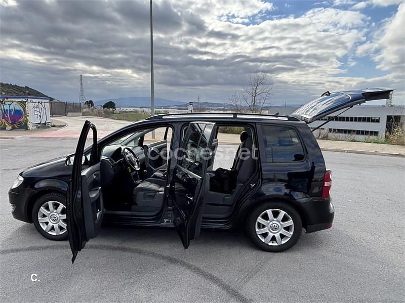 Usado VW Touran Highline 140 CV (102 kW) 2008 Negro Monovolumen