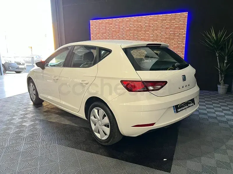 Usado Seat Leon Reference 115 CV (84 kW) 2019 Blanco Berlina